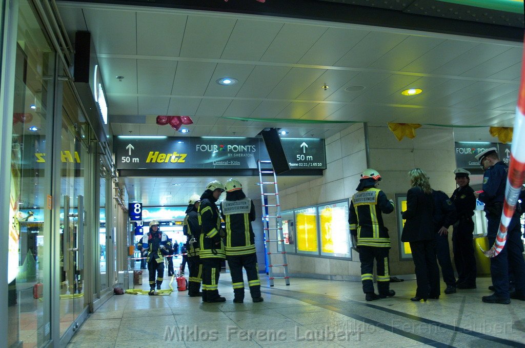 Halogenlampe durchgebrannt Koeln Hauptbahnhof P08.JPG